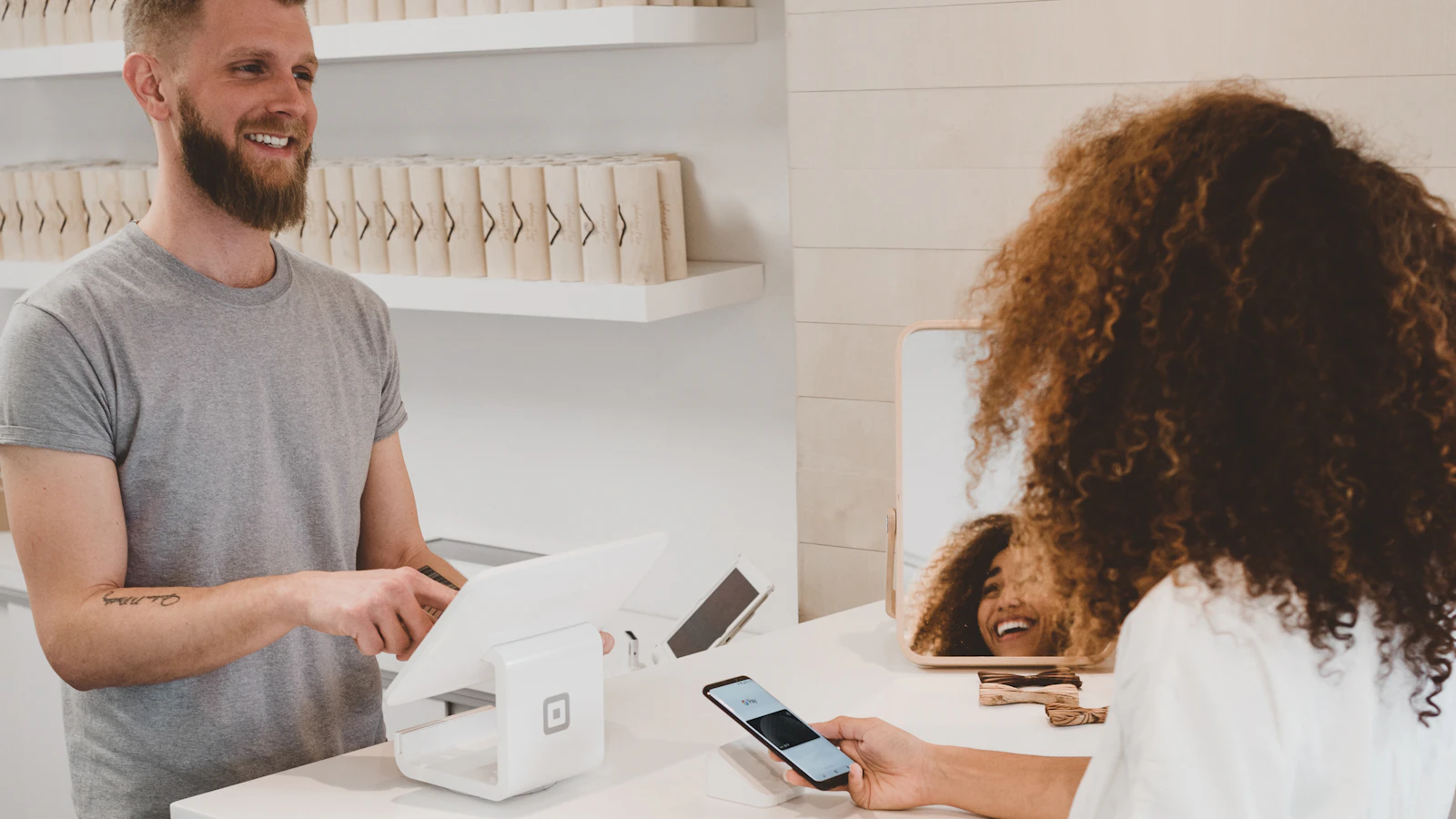 Paiement mobile et carte bancaire pour sécuriser ses achats